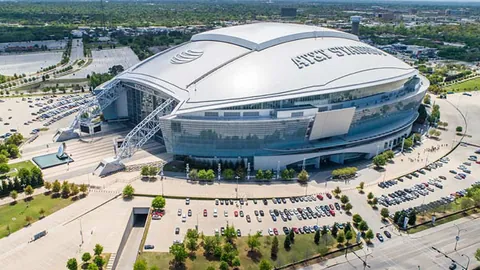 申花与国安赛后球迷冲突加剧，目击者见有人倒地捂脸，《羊城晚报》披露